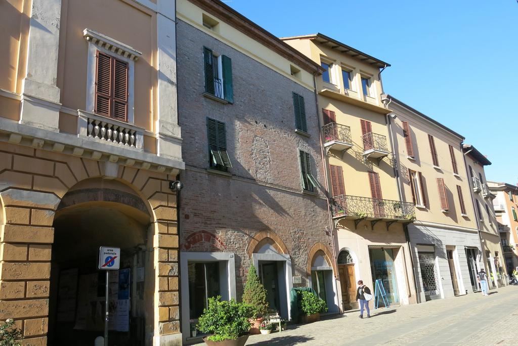 Atelier Della Castellina - Self Check In Apartment Imola Phòng bức ảnh