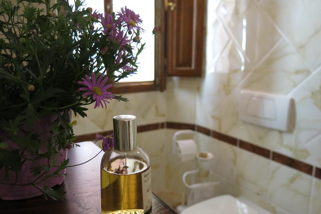 Atelier Della Castellina - Self Check In Apartment Imola Phòng bức ảnh