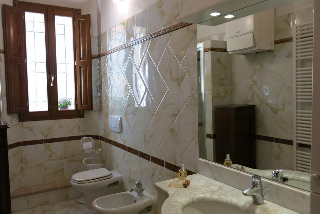 Atelier Della Castellina - Self Check In Apartment Imola Phòng bức ảnh